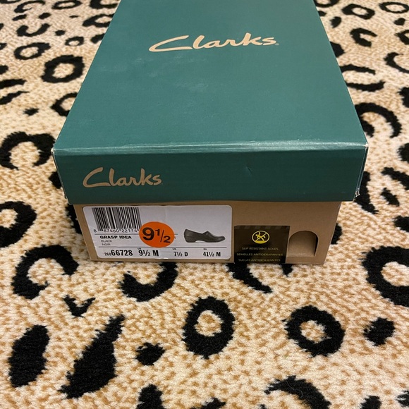 Brand new Clark’s slip Resistant black slides - Picture 7 of 16